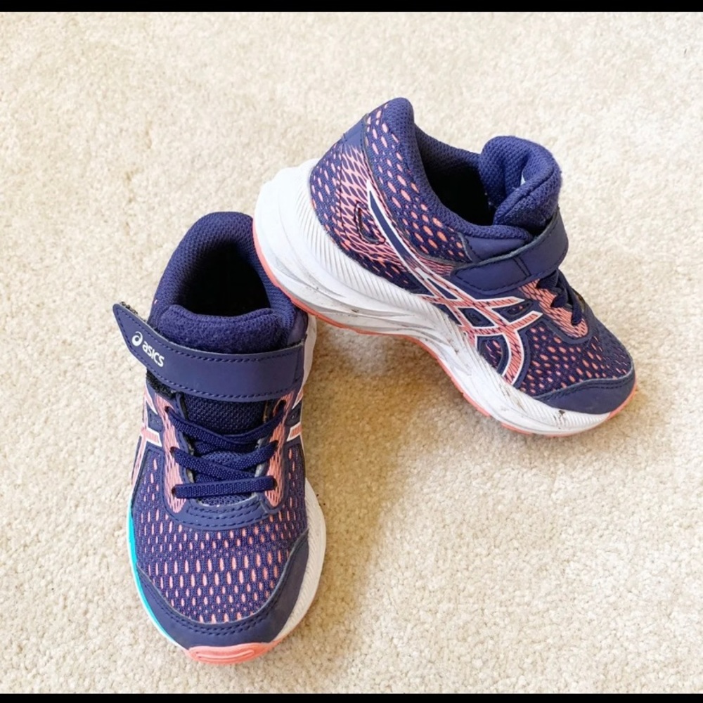 Girls ASICS size 10 excellent like new